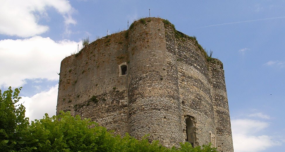 Donjon de Houdan, France